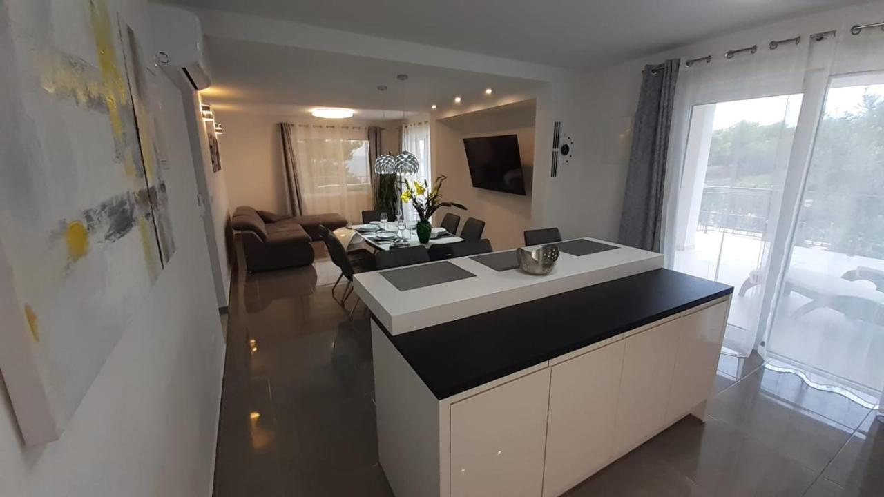 Holiday Hvar Lux Басина Экстерьер фото